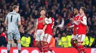 待在球场上 待在球场上